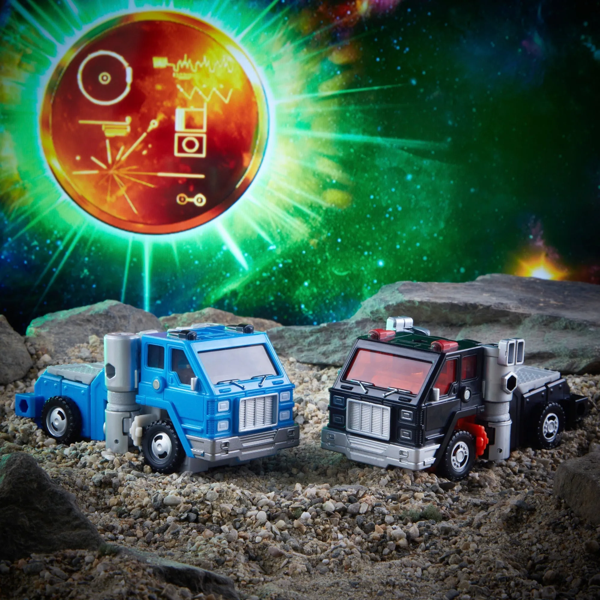 Transformers Generations War For Cybertron Gold Disk Collection Chapter 1 Autobot Road Ranger and Puffer Action Figure F2820